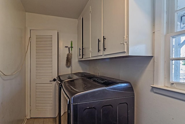 laundry room featuring cabinet space and independent washer and dryer