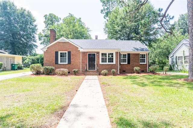 view of front facade featuring a front lawn