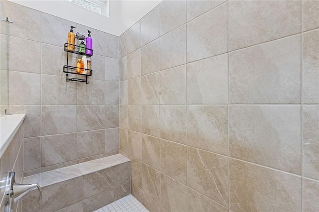 bathroom featuring tiled shower