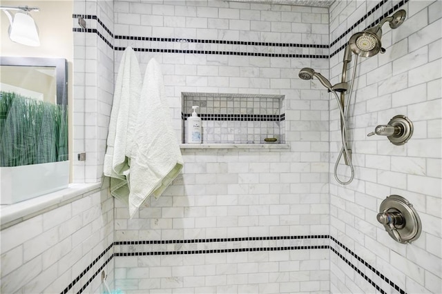 bathroom featuring tiled shower