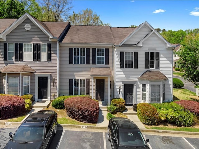 townhome / multi-family property featuring uncovered parking