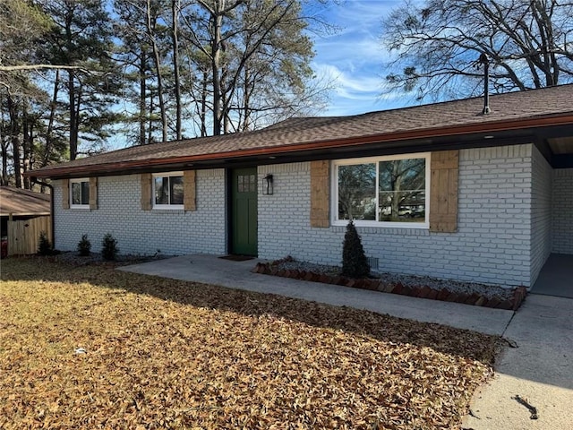 ranch-style home featuring a front yard