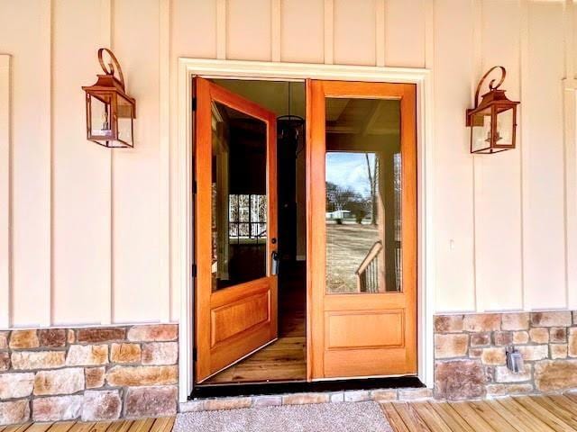136 Rainey Rd, Temple, GA 30179 - entrance to property with stone siding and board and batten siding