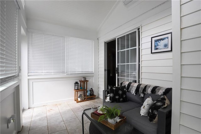 sunroom with vaulted ceiling