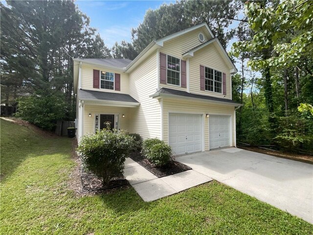 3227 Diamond Blf, Union City, GA 30291 - full bathroom with a washtub, vanity, baseboards, and vaulted ceiling