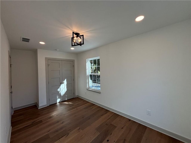 foyer featuring recessed lighting, baseboards, visible vents, and dark wood-style flooring