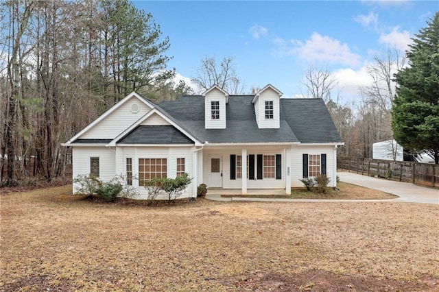 view of front facade featuring covered porch and fence