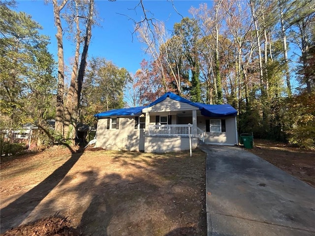 single story home featuring covered porch