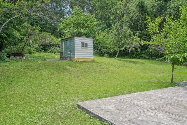 2201 Colonial Oak Way, Stone Mountain, GA 30087 - view of grassy yard