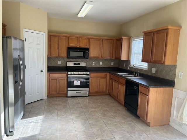 1963 Lakeshore Overlook Cir NW, Kennesaw, GA 30152 - kitchen featuring a sink, brown cabinets, black appliances, and dark countertops