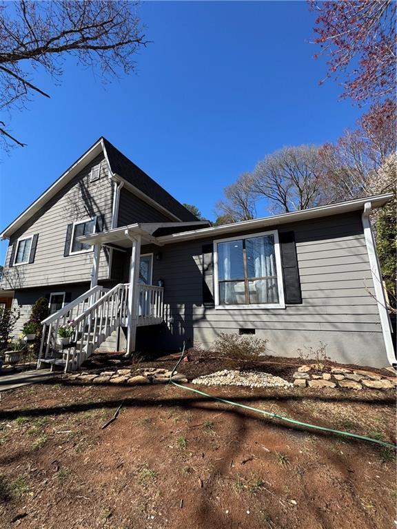 split level home with crawl space