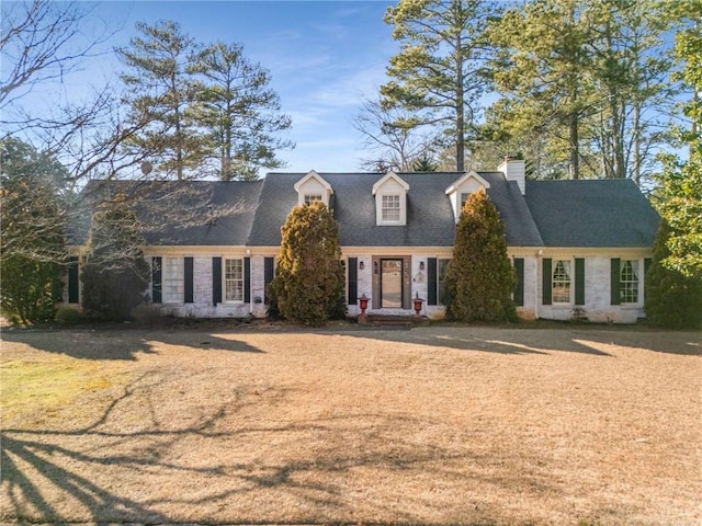 new england style home with a front yard