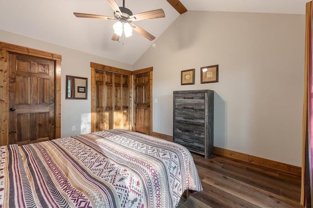 bedroom with ceiling fan, a closet, dark hardwood / wood-style flooring, and vaulted ceiling