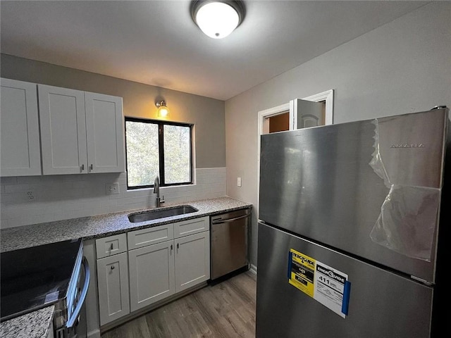 3932 Darryl Ln, Gainesville, GA 30506 - kitchen featuring decorative backsplash, light wood-style floors, appliances with stainless steel finishes, and a sink