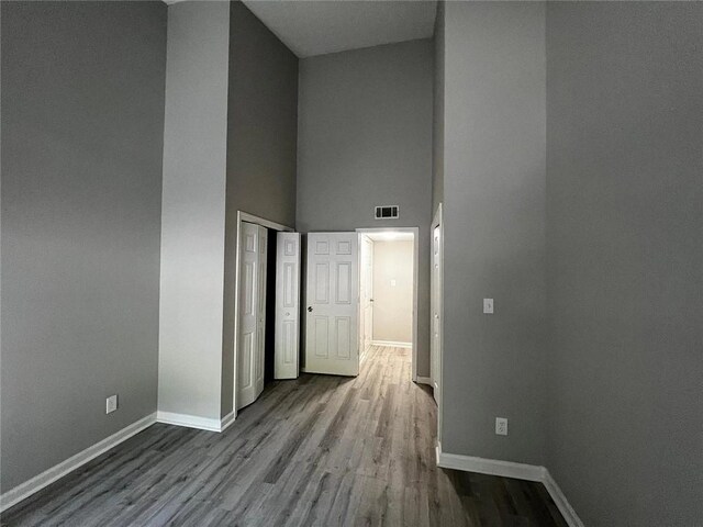 3932 Darryl Ln, Gainesville, GA 30506 - interior space featuring visible vents, a towering ceiling, baseboards, and wood finished floors