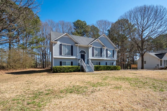 split foyer home featuring a front lawn