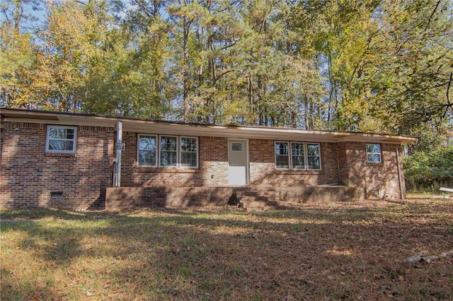 single story home with a front yard