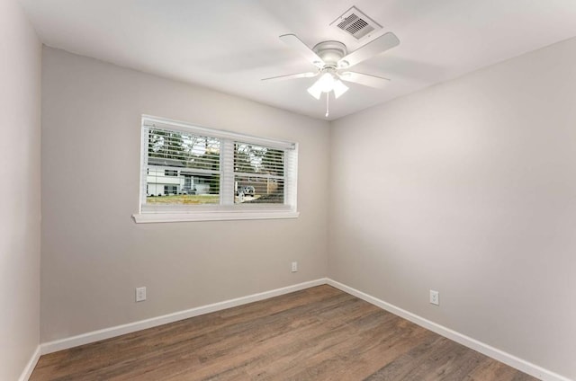 living room with a ceiling fan, wood finished floors, visible vents, and baseboards