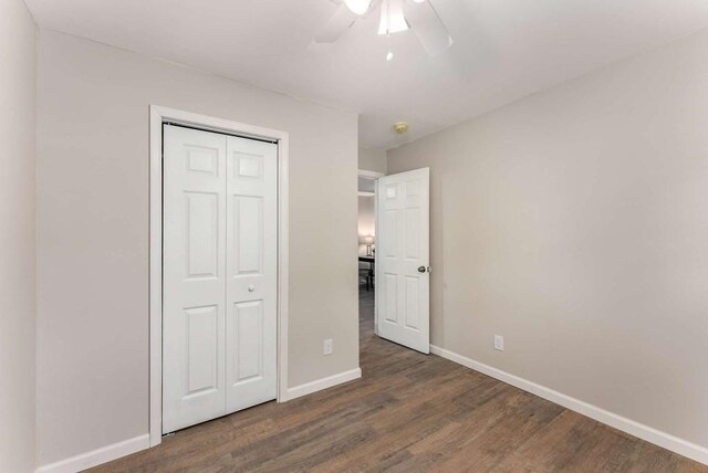 living room featuring baseboards, electric panel, visible vents, and wood finished floors