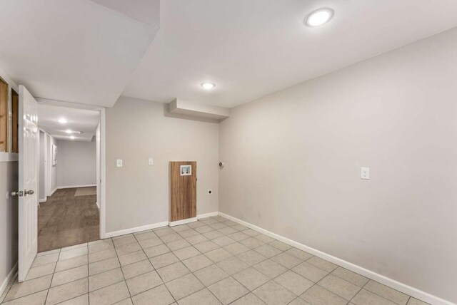 entrance foyer with recessed lighting, light tile patterned flooring, and baseboards