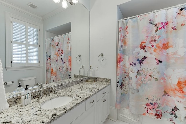 bathroom with curtained shower, toilet, vanity, visible vents, and crown molding