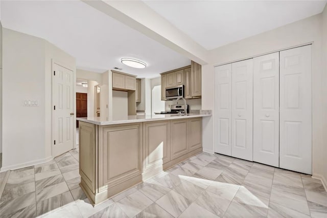 kitchen with kitchen peninsula and stainless steel appliances