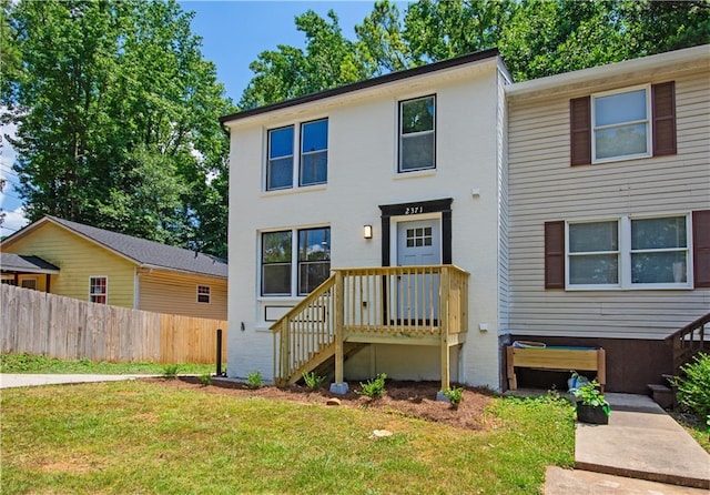 view of front of house featuring a front yard