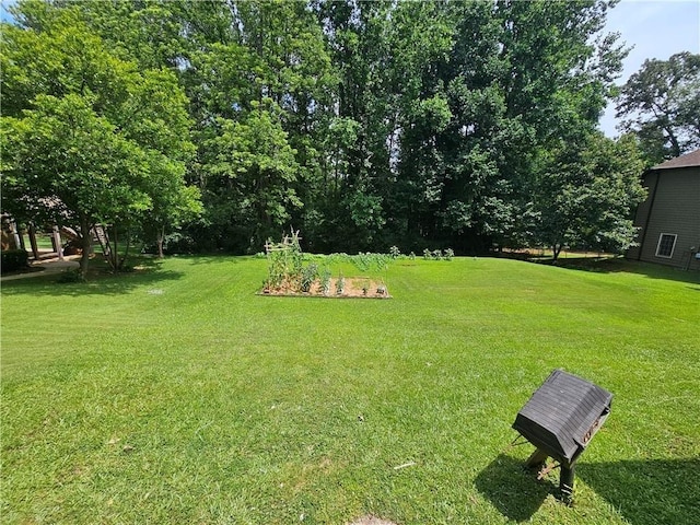 2480 Sewell Mill Rd, Marietta, GA 30062 - view of grassy yard