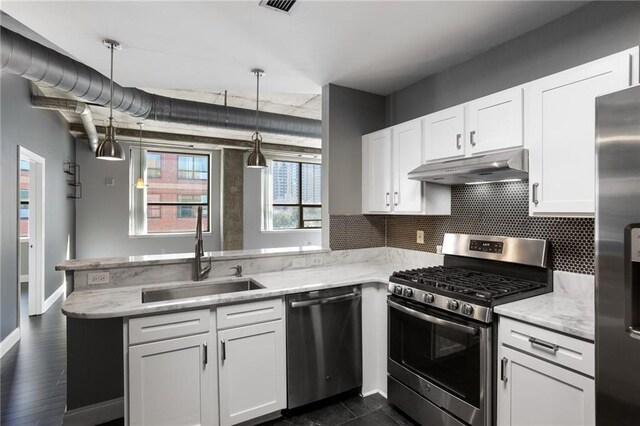 115 W Peachtree Pl NW Unit 602, Atlanta, GA 30313 - kitchen featuring stainless steel appliances, under cabinet range hood, a sink, a peninsula, and white cabinets