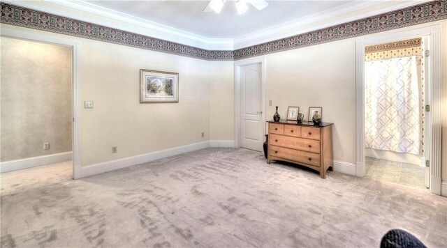 laundry area featuring light tile patterned floors, cabinets, and independent washer and dryer