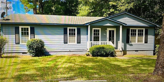 view of front of property with a front yard