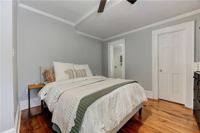 bedroom featuring light wood-style floors, baseboards, ornamental molding, and a ceiling fan