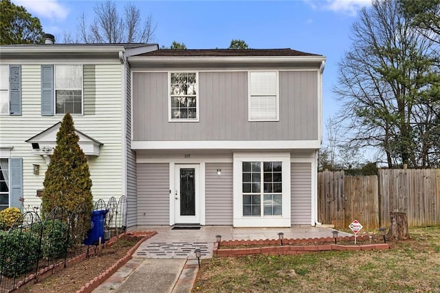 view of front of house featuring a patio and fence