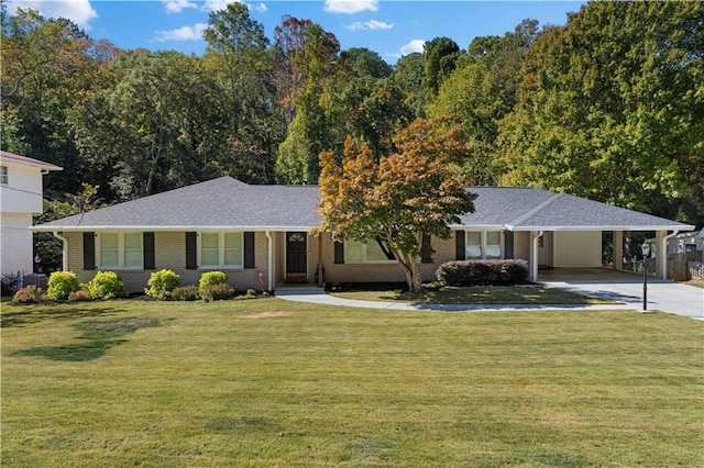 ranch-style house featuring a front lawn and a carport