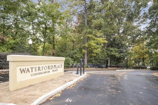 view of community / neighborhood sign
