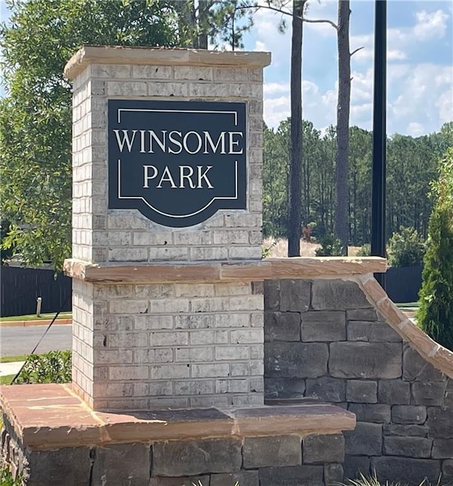 view of community / neighborhood sign