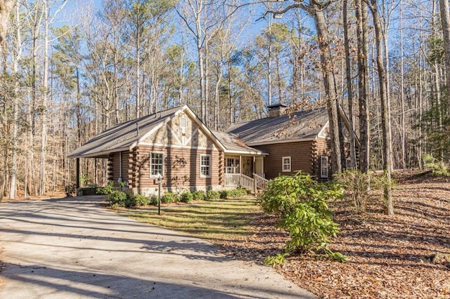 view of front of property featuring covered porch