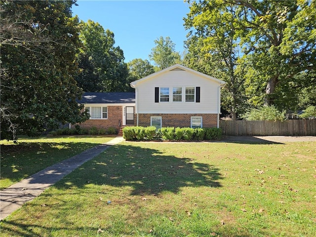 tri-level home featuring a front lawn