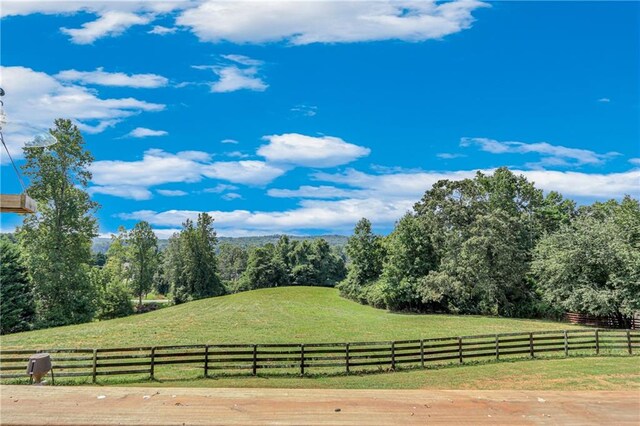 view of yard featuring a rural view