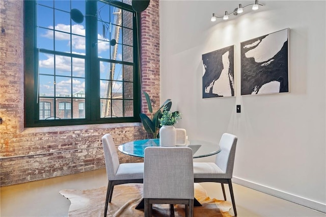 170 Boulevard Se E414, Atlanta, GA 30312 - dining area with finished concrete flooring and a high ceiling