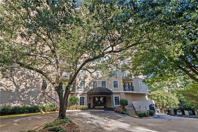 townhome / multi-family property with stucco siding