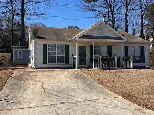 single story home with covered porch and driveway