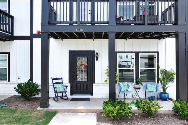 entrance to property featuring a balcony