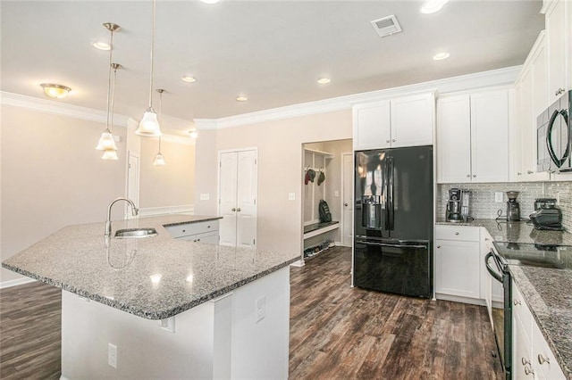 kitchen featuring a sink, visible vents, ornamental molding, dark wood-style floors, and black appliances