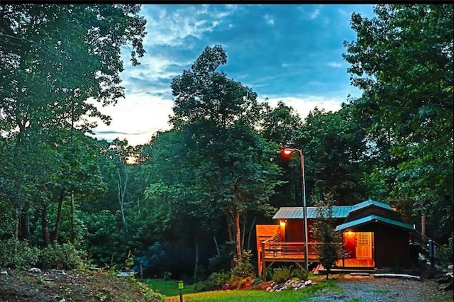225 Overlook Cir, Clarkesville, GA 30523 - view of yard featuring a forest view and a wooden deck