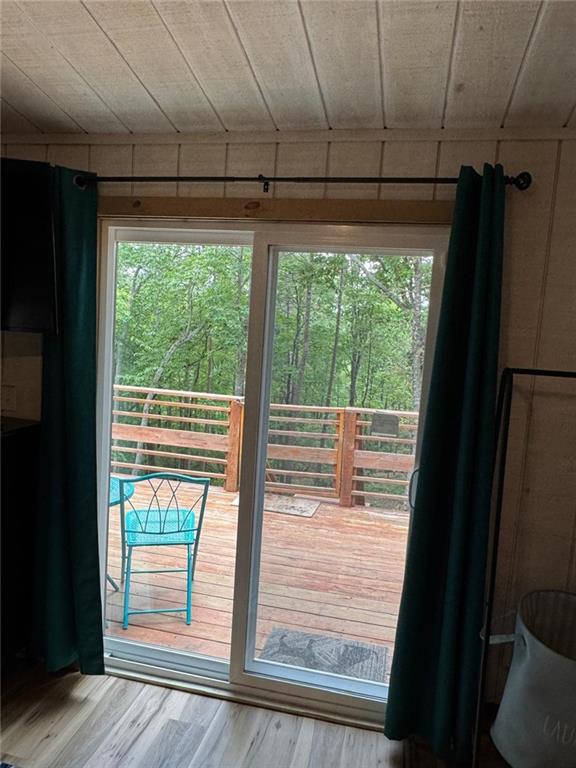 225 Overlook Cir, Clarkesville, GA 30523 - entryway with wood finished floors