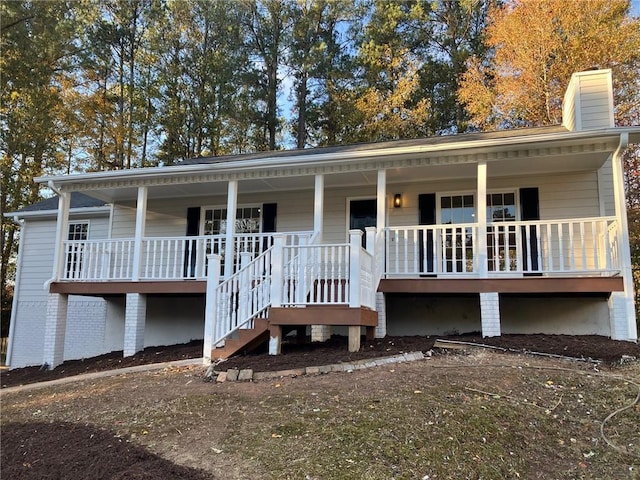 view of front of property featuring a porch