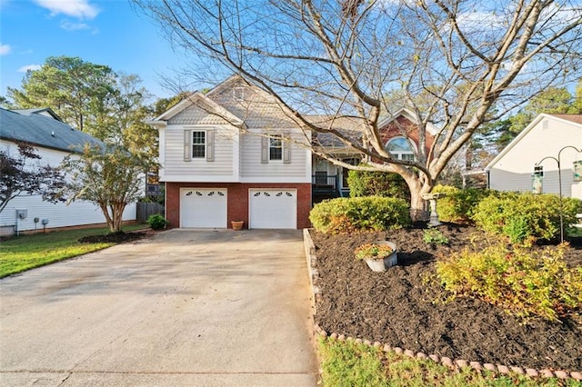 view of front facade featuring a garage