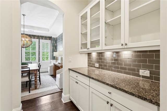 1393 Kings Park Dr NW, Kennesaw, GA 30152 - kitchen with dark wood-style floors, arched walkways, a chandelier, dark stone countertops, and baseboards
