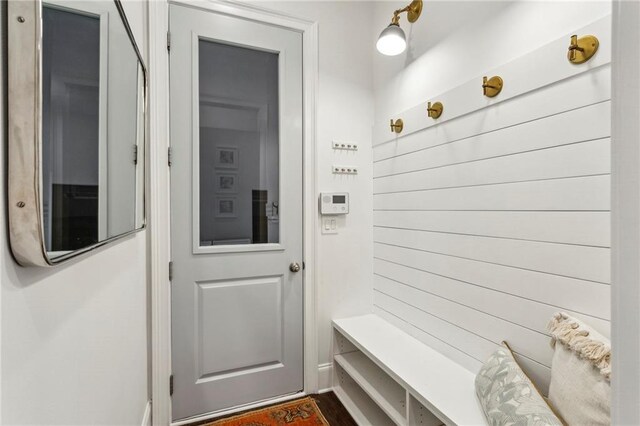 1393 Kings Park Dr NW, Kennesaw, GA 30152 - view of mudroom